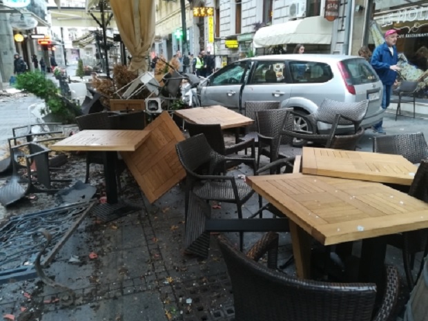 Пијани осветник газио Кнез Михаиловом(ФОТО/ВИДЕО)